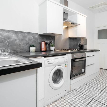 5 Bedroom House - 11 Guests - Garden - Wifi - Smart Tv - Top Rated - Large Driveway 4 Multiple Vehicles - Perfect For Contractors Birmingham Exteriör bild