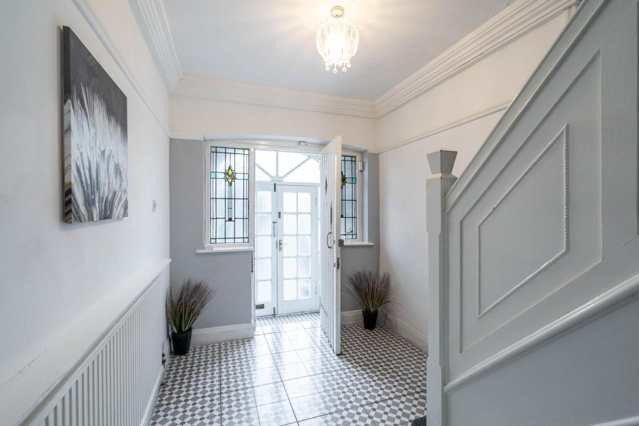 5 Bedroom House - 11 Guests - Garden - Wifi - Smart Tv - Top Rated - Large Driveway 4 Multiple Vehicles - Perfect For Contractors Birmingham Exteriör bild
