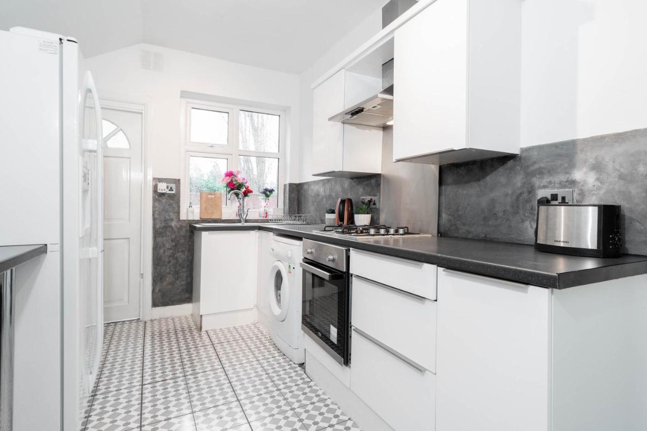 5 Bedroom House - 11 Guests - Garden - Wifi - Smart Tv - Top Rated - Large Driveway 4 Multiple Vehicles - Perfect For Contractors Birmingham Exteriör bild