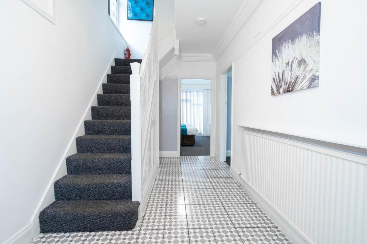 5 Bedroom House - 11 Guests - Garden - Wifi - Smart Tv - Top Rated - Large Driveway 4 Multiple Vehicles - Perfect For Contractors Birmingham Exteriör bild